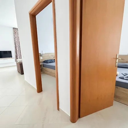 2 Bedrooms 1154 *