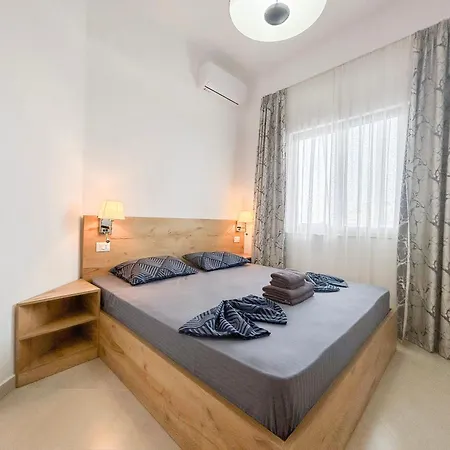 2 Bedrooms 1154 *