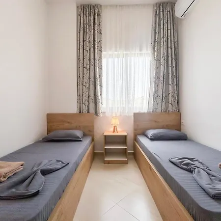 2 Bedrooms 1154 *